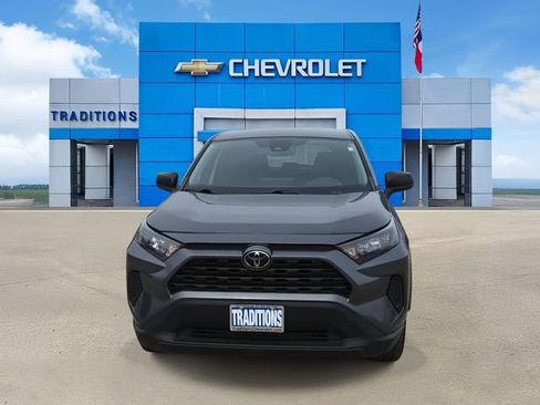Used 2022 Toyota RAV4 LE FWD image 4
