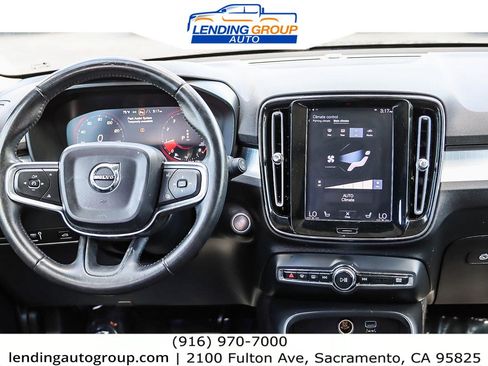 Used 2019 Volvo XC40 T5 Momentum image 12