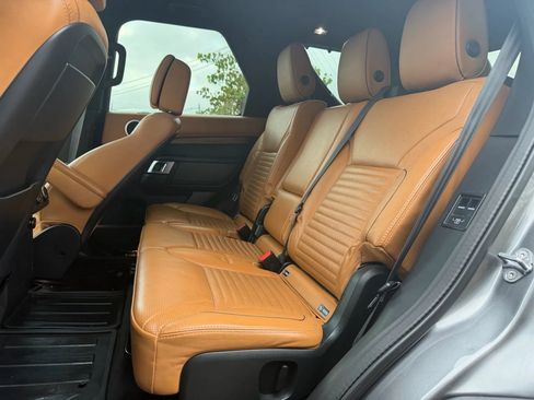 Used 2019 Land Rover Discovery HSE Luxury image 12