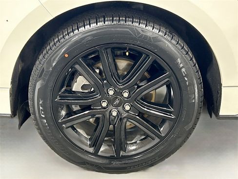 Used 2024 Ford Edge ST-Line image 27