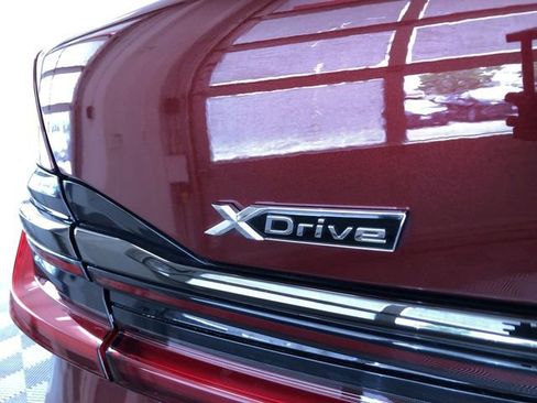 Used 2022 BMW 750i xDrive w/ Luxury Rear Seating Package AWD/4WD image 18