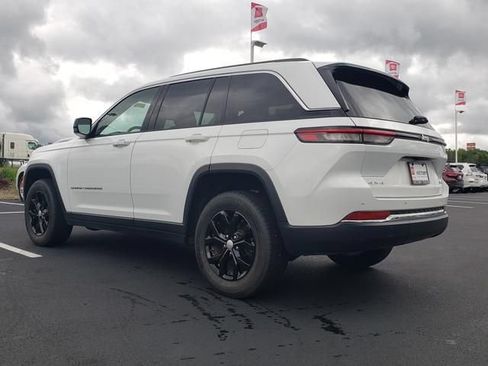 Used 2023 Jeep Grand Cherokee Limited AWD/4WD image 8