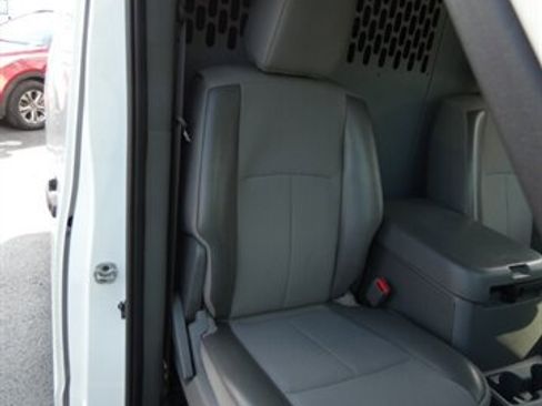 Used 2021 Nissan NV 3500 SV image 42