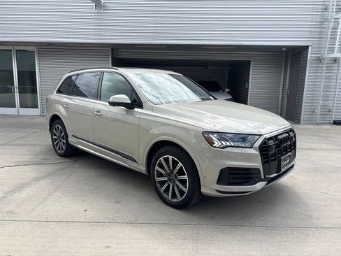 Used 2023 Audi Q7 2.0T Premium Plus w/ Premium Plus Package AWD/4WD image 3