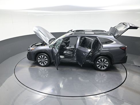 Used 2025 Subaru Outback Limited image 15