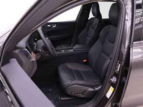 Certified 2024 Volvo XC60 B5 Plus image 7