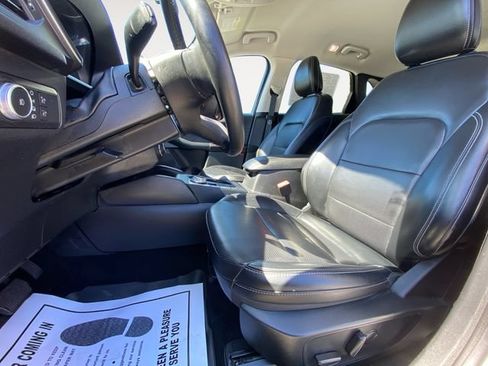Used 2021 Ford Escape SEL w/ Technology Package FWD image 9
