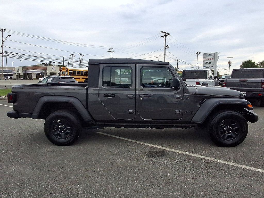Used 2025 Jeep Gladiator Sport AWD/4WD image 32