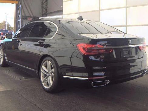 Used 2019 BMW 750i xDrive w/ Luxury Rear Seating Package AWD/4WD image 7