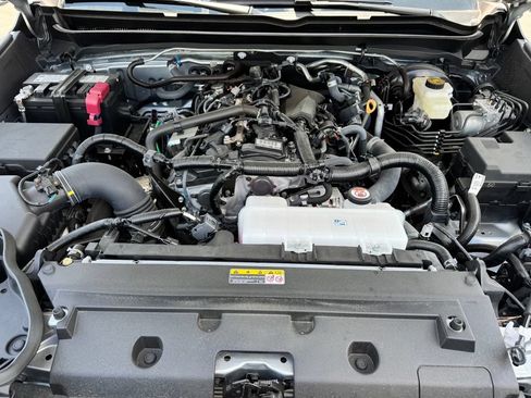 Used 2025 Toyota Tacoma SR5 AWD/4WD image 8