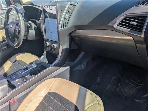 Used 2021 Ford Edge SE image 19