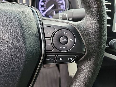 Used 2019 Toyota Camry LE image 23