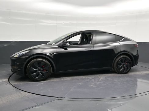 Used 2024 Tesla Model Y Long Range image 7