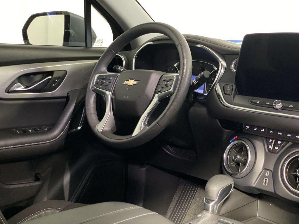 Used 2023 Chevrolet Blazer LT FWD image 14