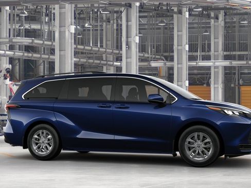 New 2025 Toyota Sienna LE image 13