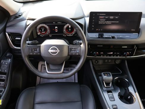 Used 2025 Nissan Rogue SL FWD image 18