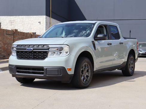 Used 2022 Ford Maverick XLT FWD image 2