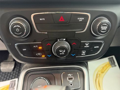 Used 2019 Jeep Compass Latitude w/ Cold Weather Group image 32