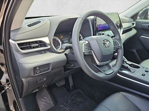 Used 2026 Toyota Highlander XLE AWD/4WD image 8