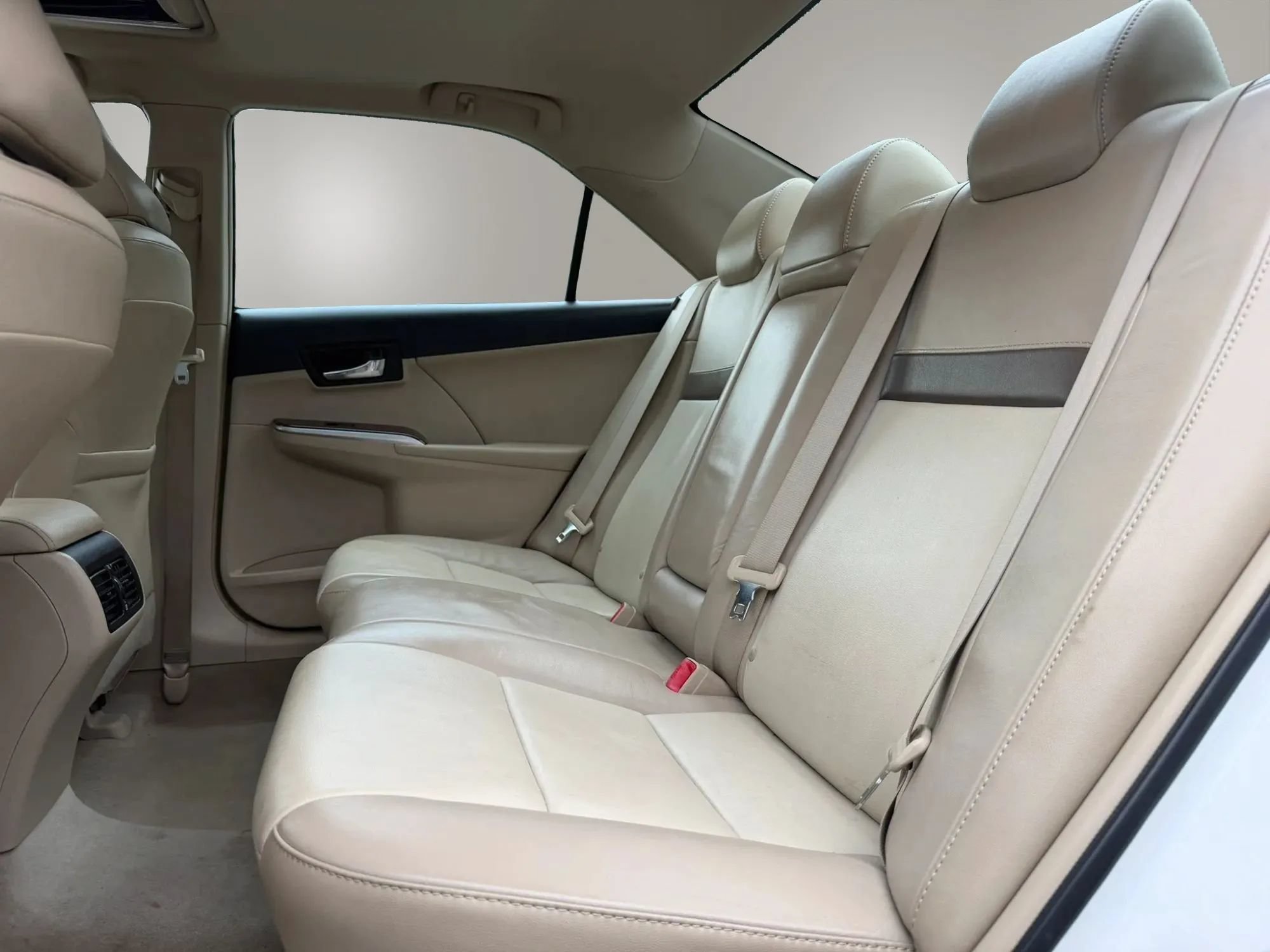 Used 2012 Toyota Camry XLE w/ Leather Pkg FWD image 11