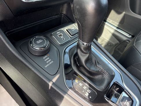 Used 2020 Jeep Cherokee Limited AWD/4WD image 28