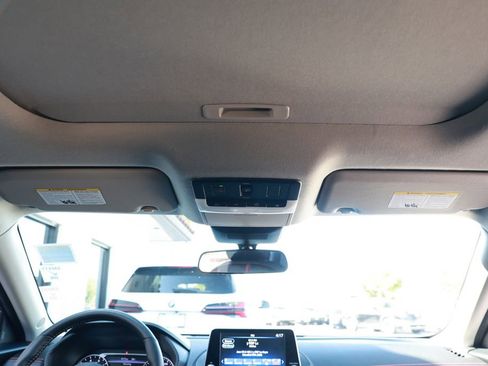 Used 2025 Nissan Sentra SR w/ SR Premium Package FWD image 31