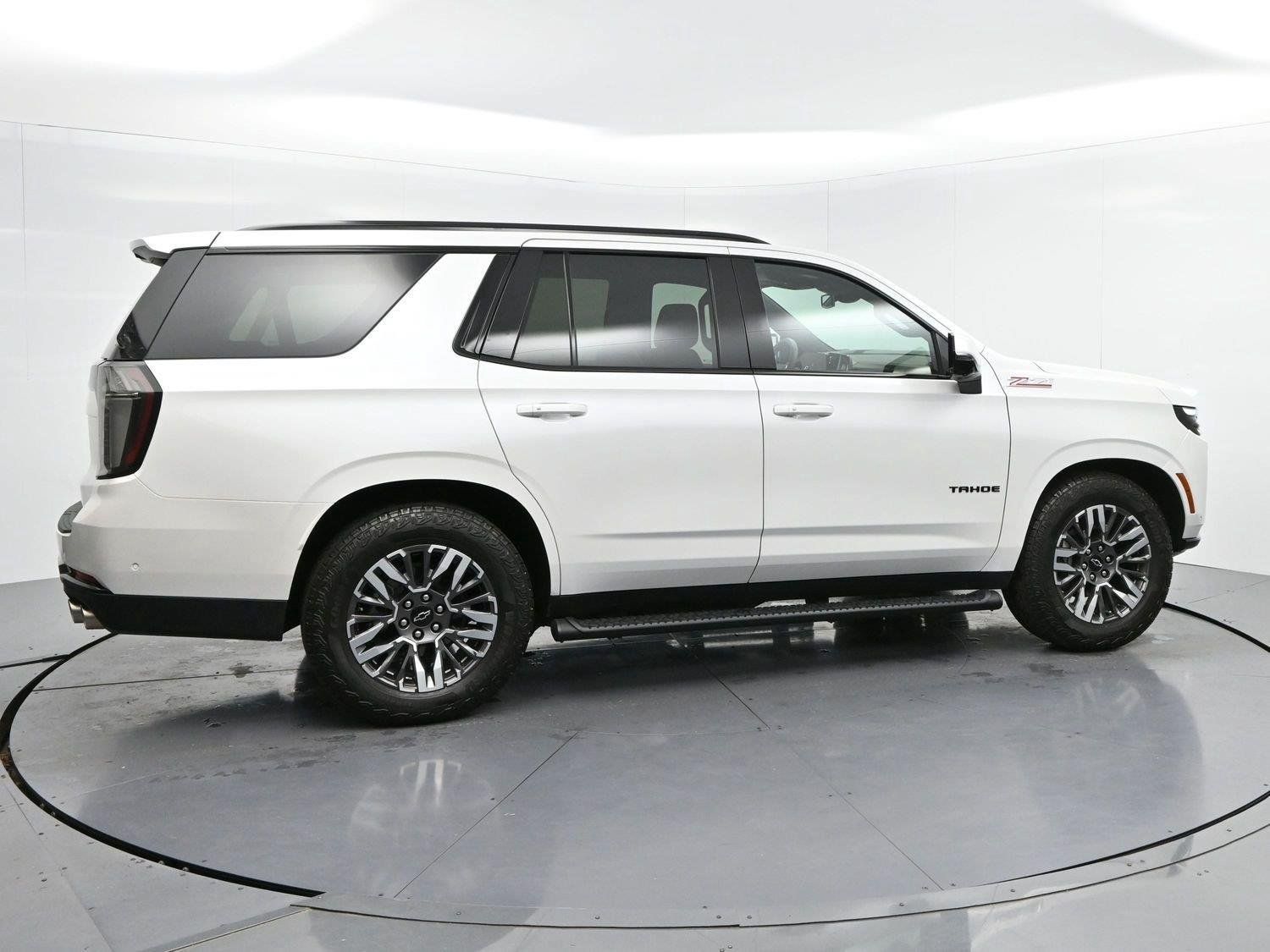 Used 2025 Chevrolet Tahoe Z71 w/ Z71 Off-Road Package AWD/4WD image 8
