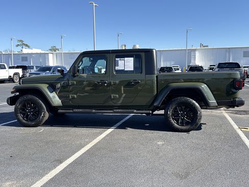 Used 2023 Jeep Gladiator Sport image 11