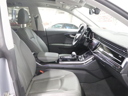 Used 2019 Audi Q8 Premium Plus w/ Premium Plus AWD/4WD image 29