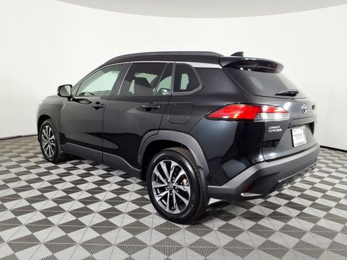 Used 2023 Toyota Corolla Cross XLE w/ Convenience Package AWD/4WD image 6