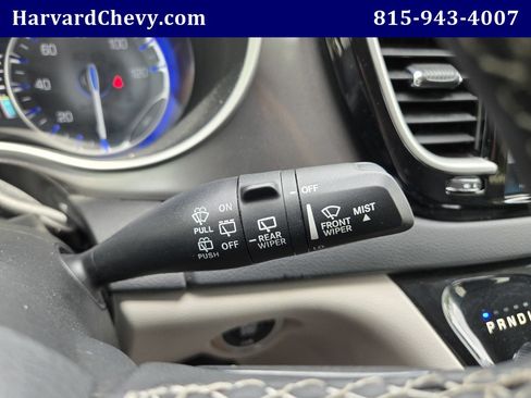 Used 2023 Chrysler Pacifica Touring-L FWD image 18