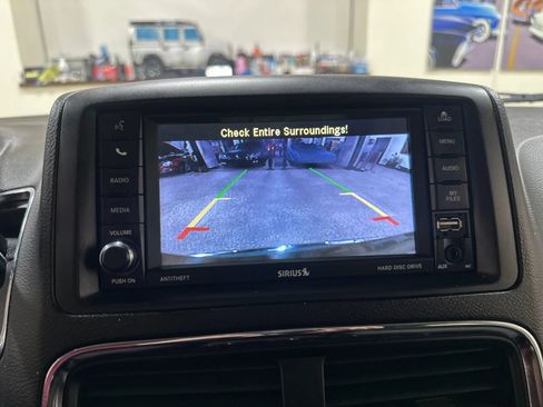 Used 2018 Dodge Grand Caravan SE w/ UConnect Hands-Free Group image 43