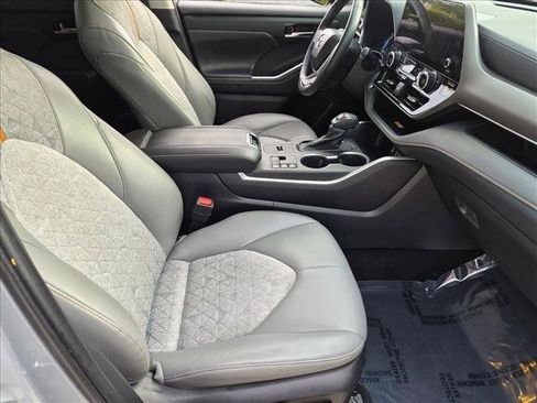 Used 2023 Toyota Highlander Bronze Edition AWD/4WD image 20