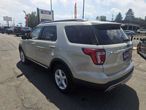 Used 2017 Ford Explorer XLT w/ Equipment Group 202A AWD/4WD image 13