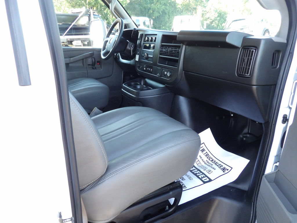 Used 2022 GMC Savana 3500 Extended w/ Power Convenience Package RWD image 26