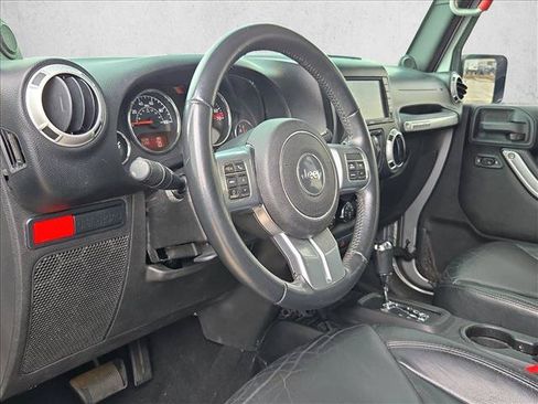 Used 2013 Jeep Wrangler Unlimited Rubicon AWD/4WD image 9