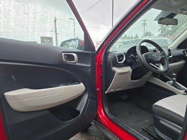 Certified 2025 Hyundai Venue SEL FWD image 19