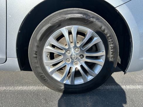 Used 2016 Toyota Sienna XLE FWD image 31