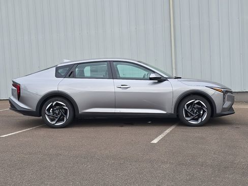 New 2026 Kia K4 EX image 4