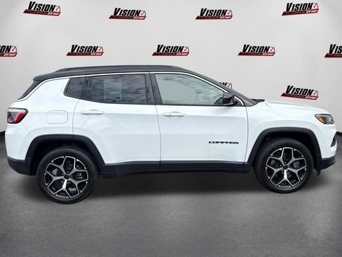 Used 2025 Jeep Compass Limited image 4