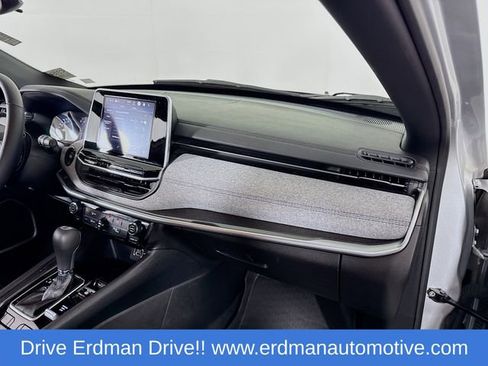 Used 2025 Jeep Compass Latitude image 26