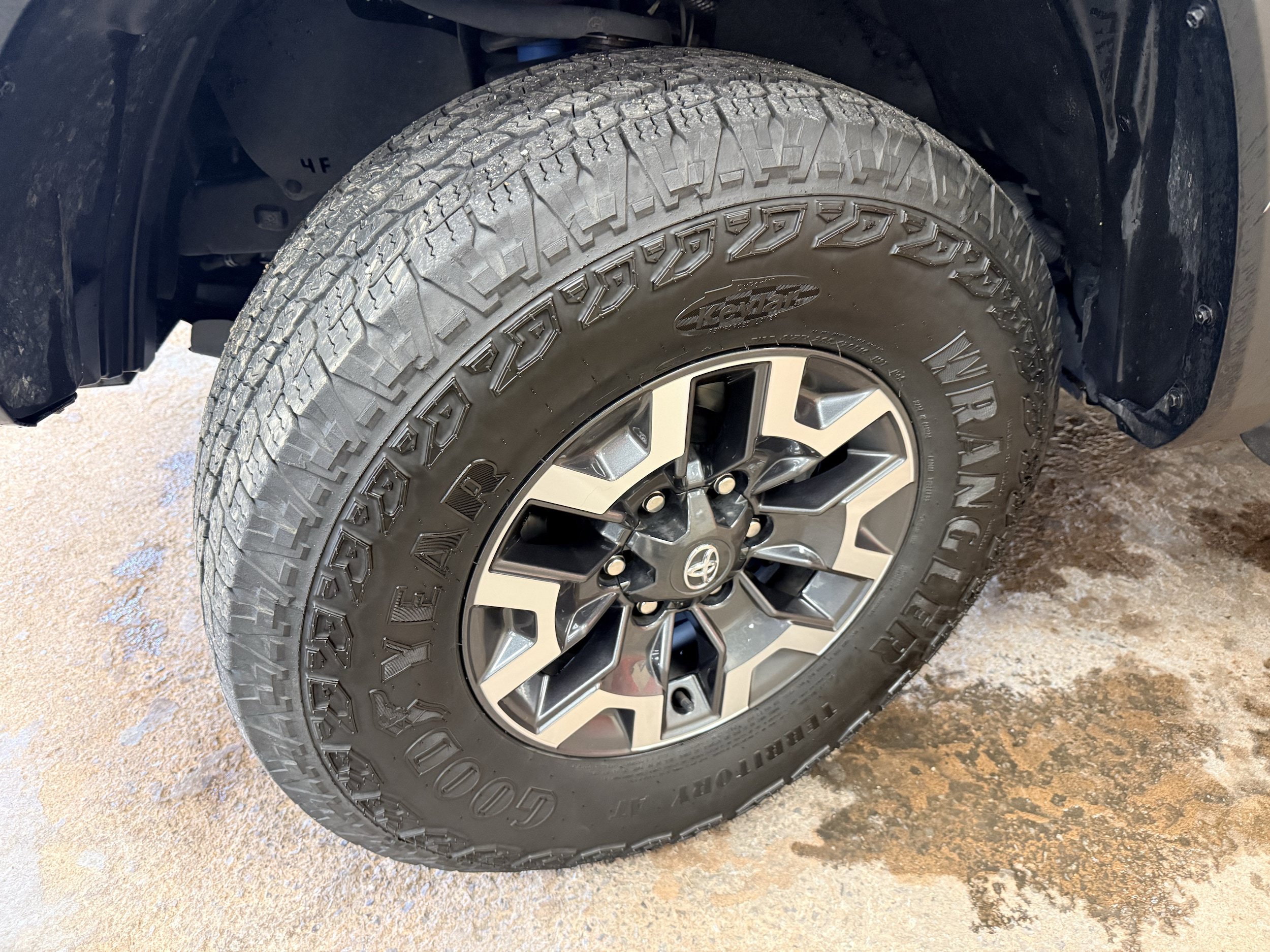 Used 2023 Toyota Tacoma TRD Off-Road w/ TRD Premium Off Road Package AWD/4WD image 4