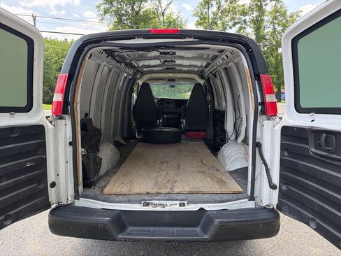 Used 2017 GMC Savana 2500 RWD image 31