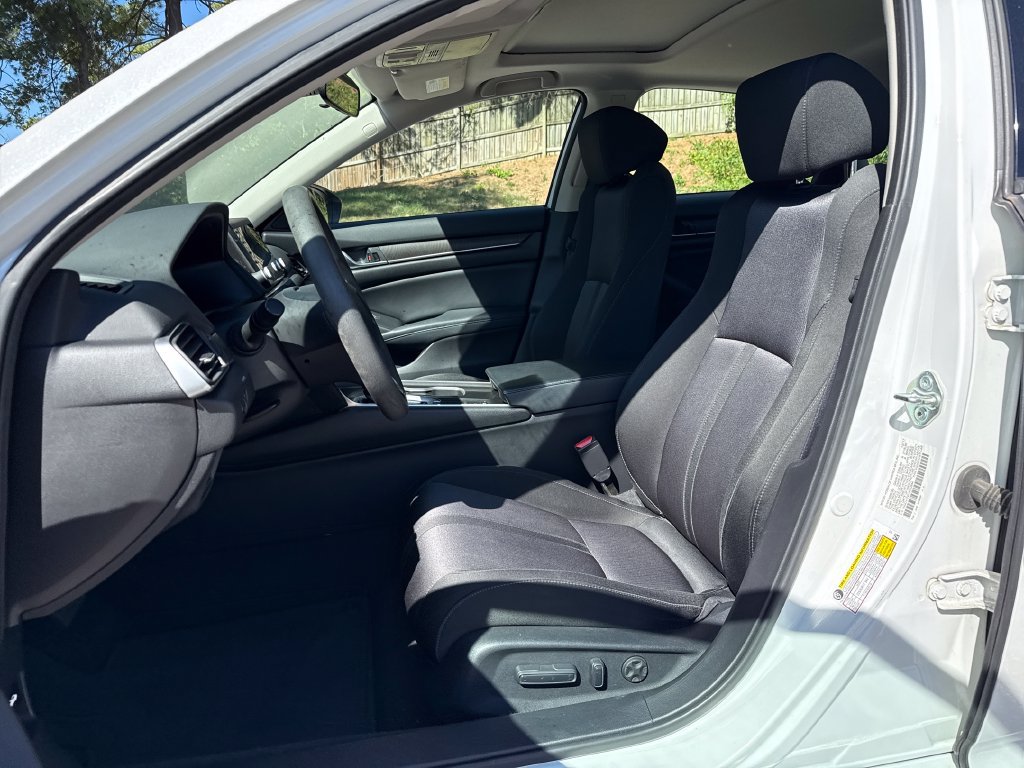 Used 2018 Honda Accord EX image 11