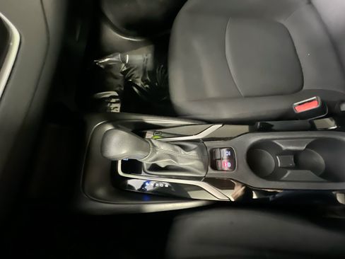 Used 2021 Toyota Corolla LE FWD image 24
