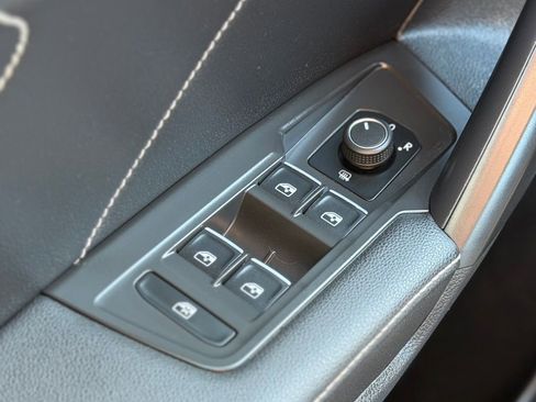 Used 2022 Volkswagen Tiguan SE image 22