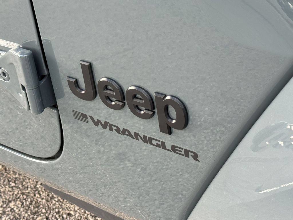 Used 2026 Jeep Wrangler Unlimited Sahara AWD/4WD image 12