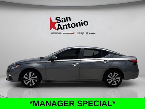 Used 2021 Nissan Altima 2.5 S FWD image 2