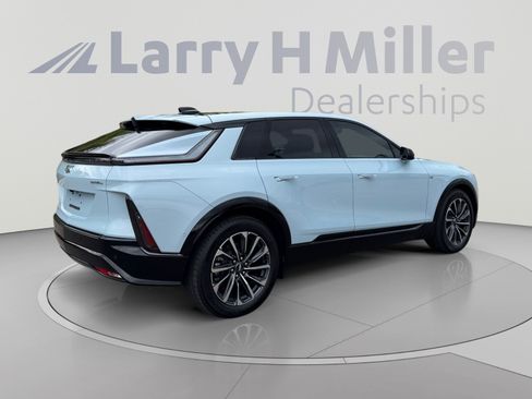 Used 2025 Cadillac Lyriq Sport AWD/4WD image 5