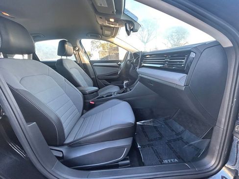 Used 2025 Volkswagen Jetta SE image 21